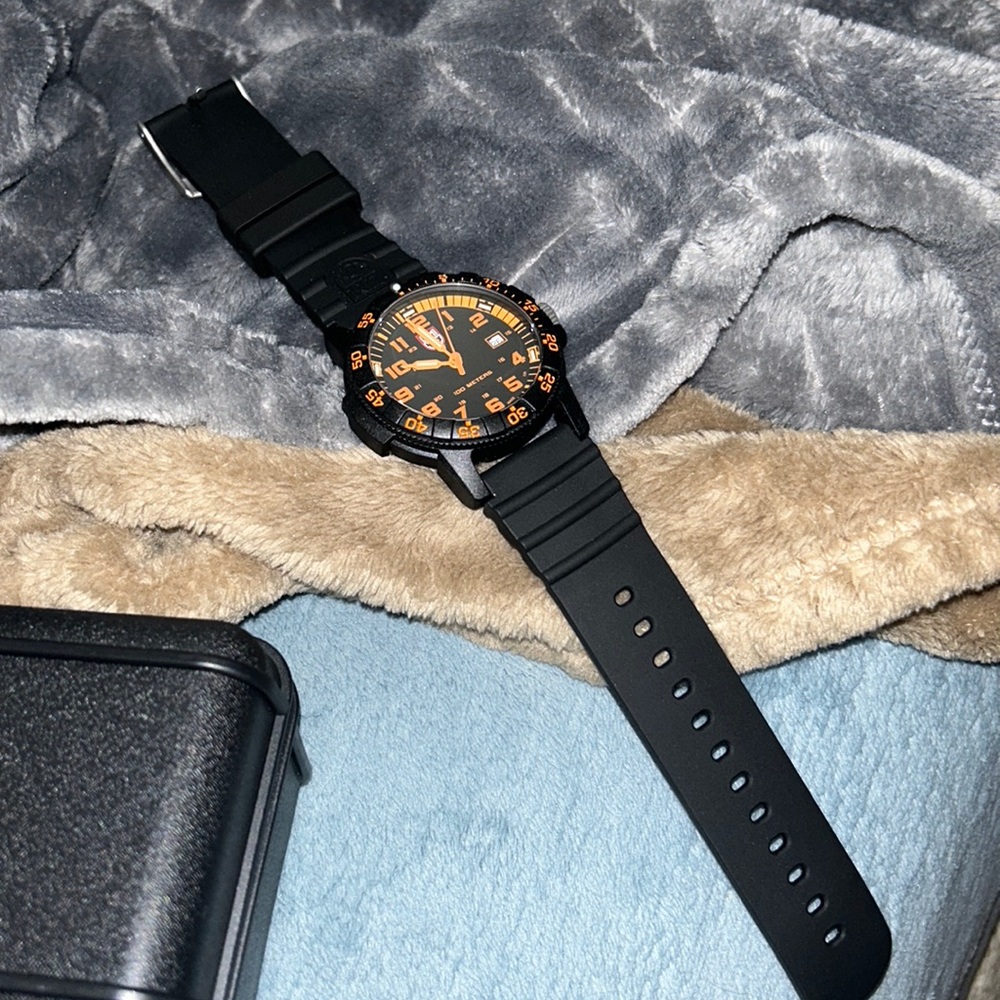 *BRAND NEW Swiss Army Watch for Men.